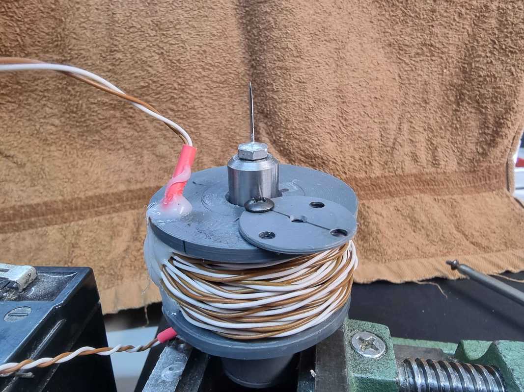 hier schaut der Schlagbolzen raus