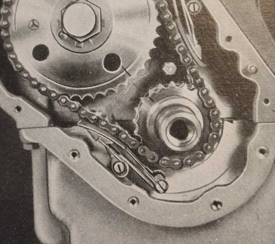 Ölwanne mit Kettenspanner.jpg