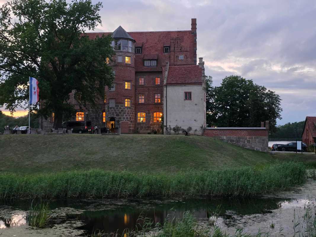Abendstimmung am Schloss Ulrichshusen