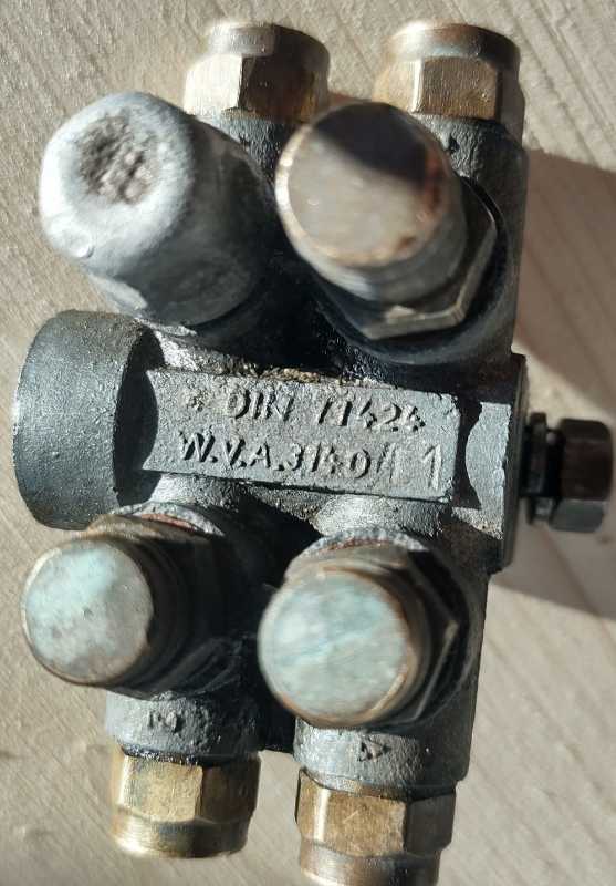 Ölverteiler 170S Detail.jpg