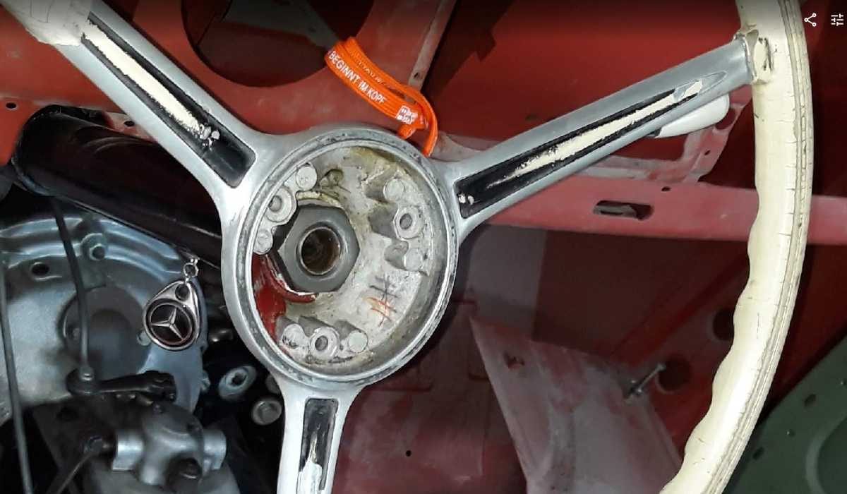 2026_01_19 Lenkrad 170sb elfenbein_schwarze Speichen .jpg